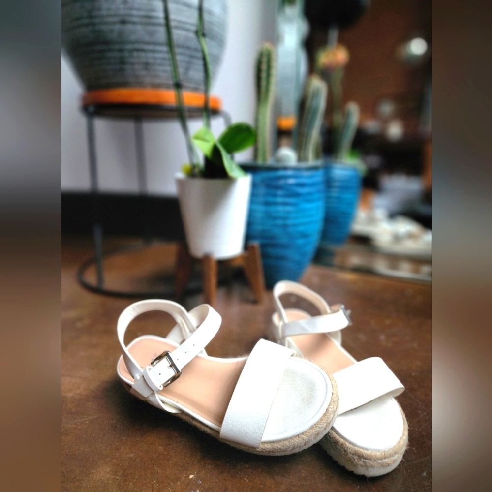 White sandals 6.5